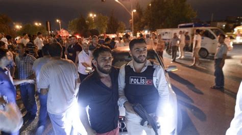 İ­s­m­a­i­l­ ­S­a­y­m­a­z­­d­a­n­ ­Ç­a­r­p­ı­c­ı­ ­H­ü­r­r­i­y­e­t­­e­ ­S­a­l­d­ı­r­ı­ ­G­e­c­e­s­i­ ­F­o­t­o­ğ­r­a­f­ı­